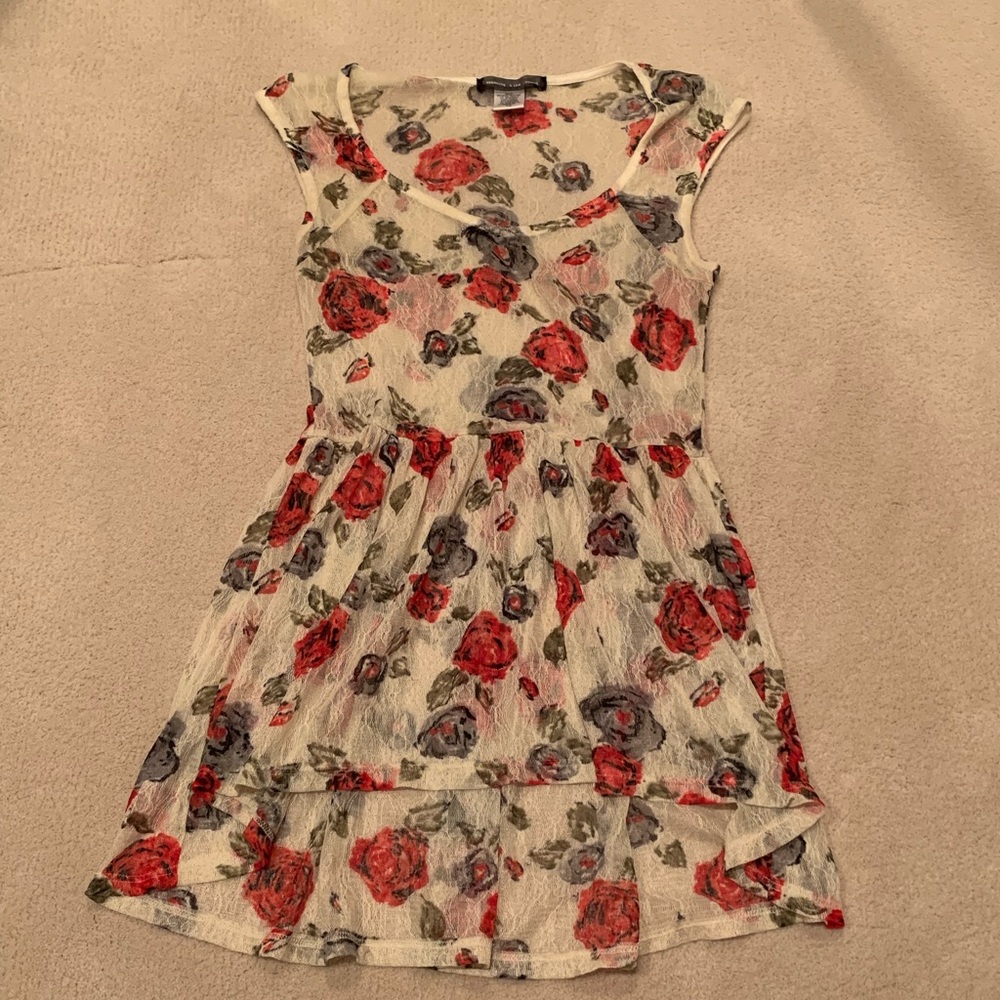 HIP happening in the present 2000’s floral lace babydoll top